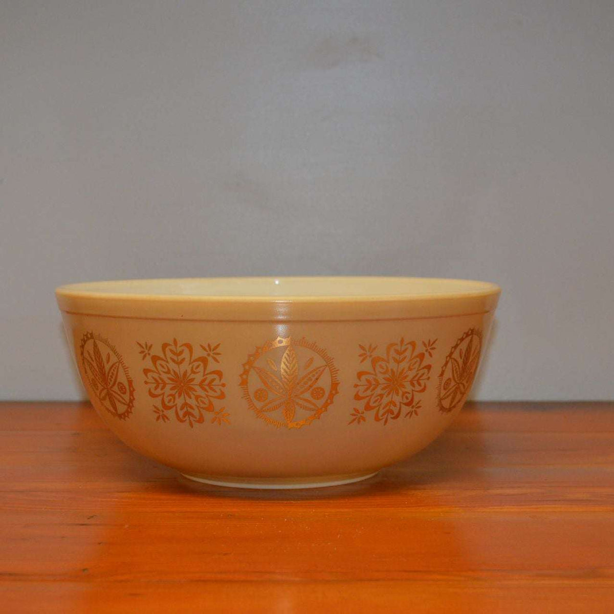 2024 Rare Pyrex hex signs mixing bowl