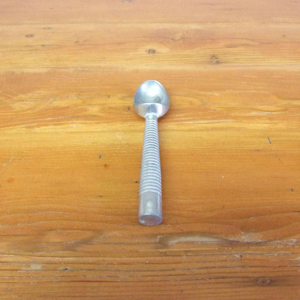 http://maandpasattic.com/cdn/shop/products/vintage-ice-cream-scoop-with-ribbed-handle-kitchen-tool-kitchen-gadget-metal-scoops-ma-and-pas-attic-31901212_1200x1200.jpg?v=1673649976