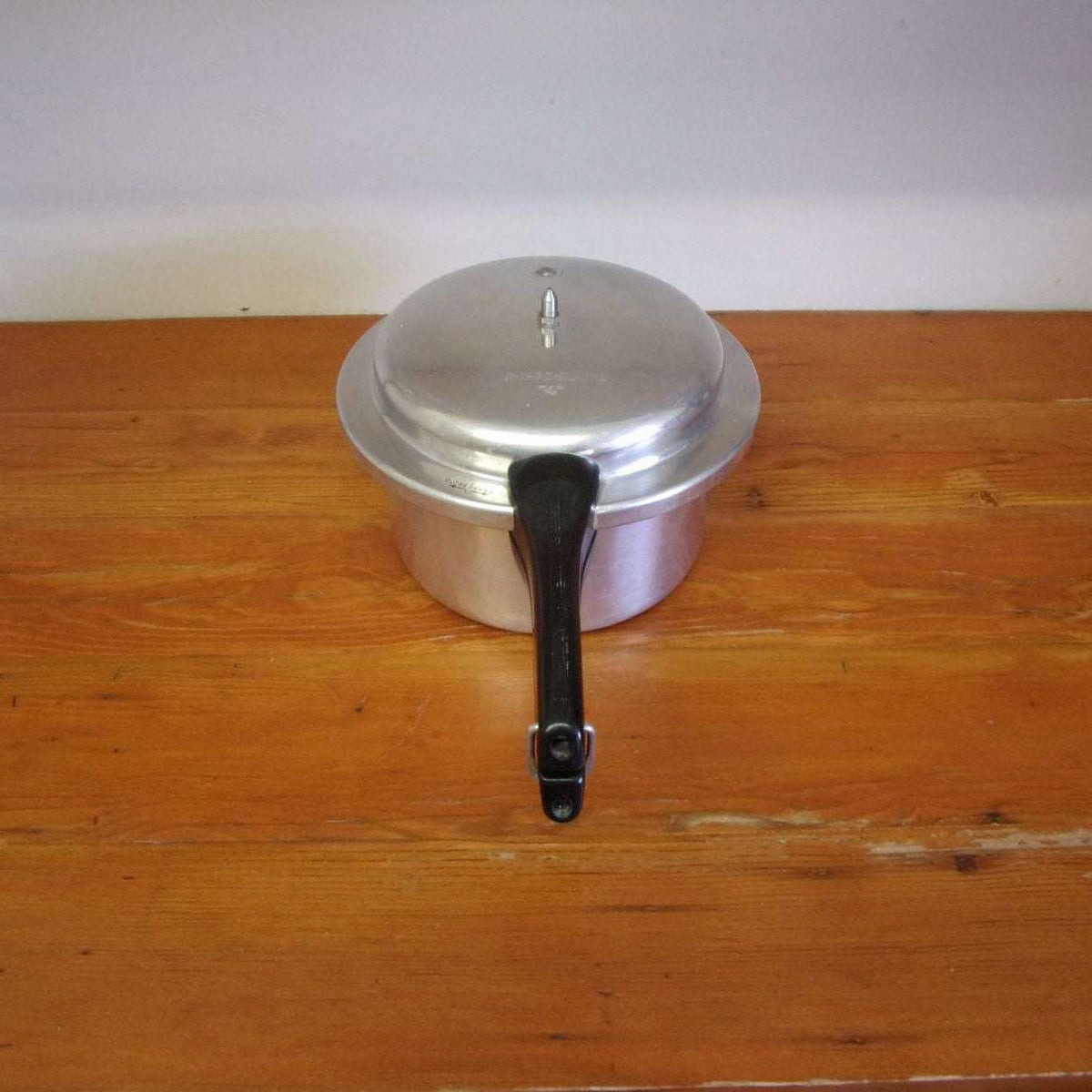 http://maandpasattic.com/cdn/shop/products/vintage-mirro-matic-pressure-cooker-4-quart-aluminum-cookware-ma-and-pas-attic-31938832_1200x1200.jpg?v=1675460098