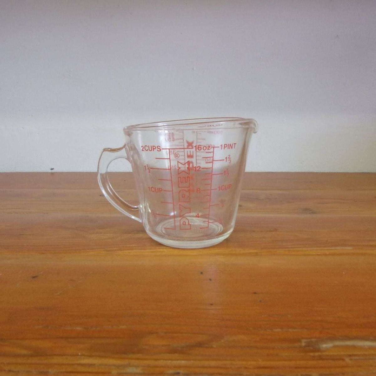 VTG. PYREX - 2 CUP 1 PT 16 OZ 500 ML - GLASS MEASURING CUP RED LETTERS #516  - Lil Dusty Online Auctions - All Estate Services, LLC