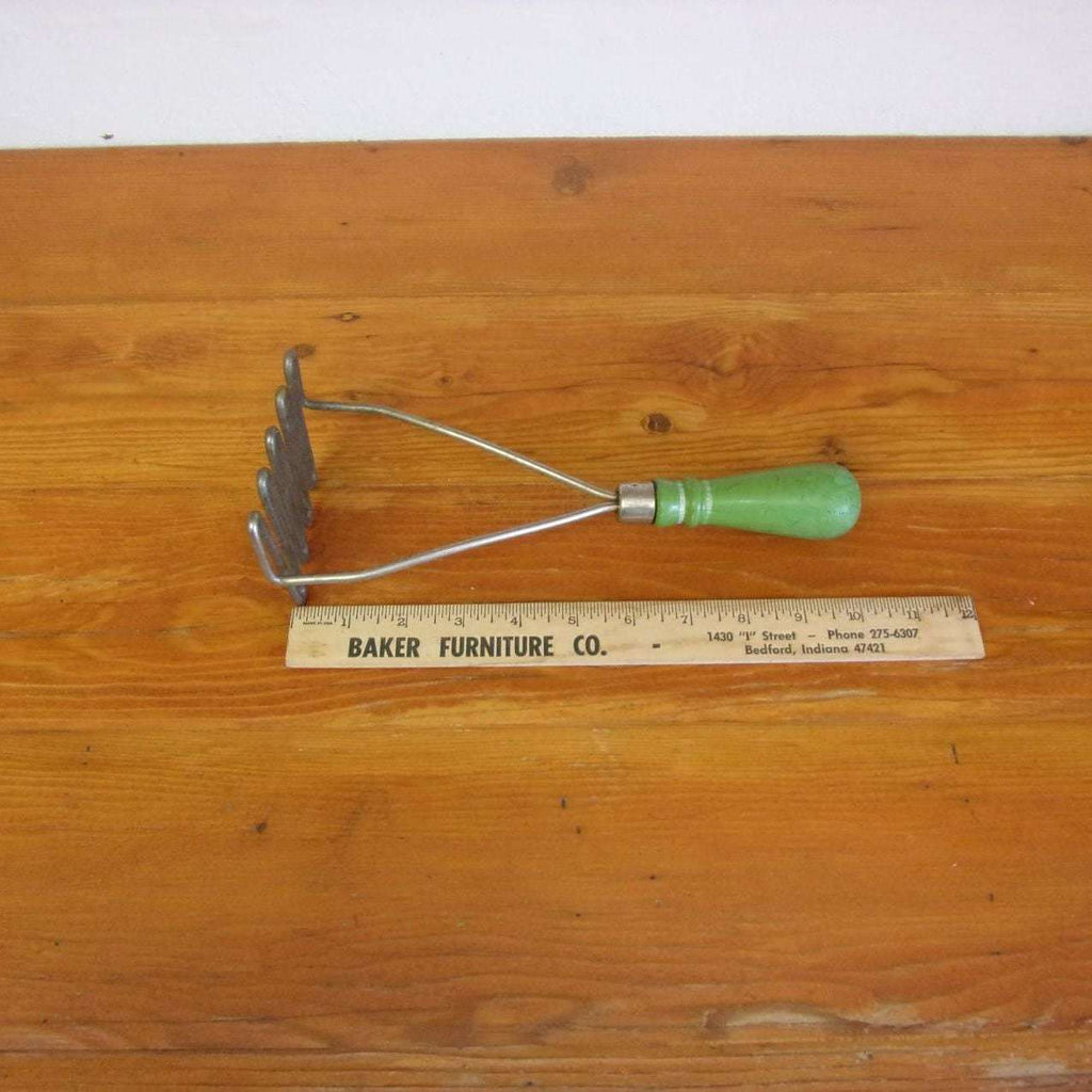 https://maandpasattic.com/cdn/shop/files/antique-vintage-potato-masher-with-green-with-white-bands-handle-kitchen-tools-gadgets-primitive-ma-and-pas-attic-32293010_1024x1024.jpg?v=1683068311