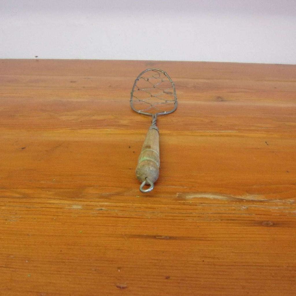https://maandpasattic.com/cdn/shop/files/antique-wire-whisk-egg-beater-wire-head-with-wood-handle-kitchen-tools-gadgets-primitive-ma-and-pas-attic-32293026_1024x1024.jpg?v=1683070368
