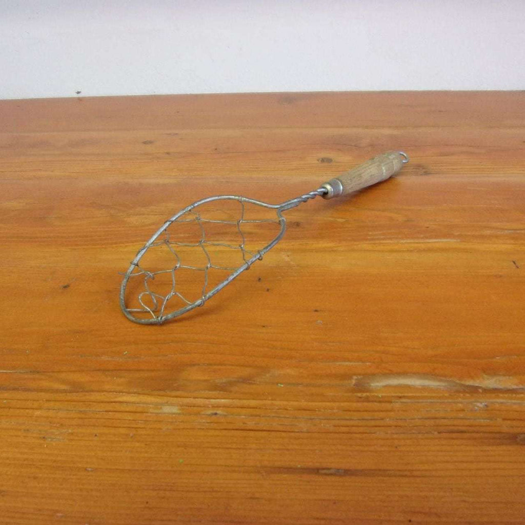 https://maandpasattic.com/cdn/shop/files/antique-wire-whisk-egg-beater-wire-head-with-wood-handle-kitchen-tools-gadgets-primitive-ma-and-pas-attic-32293027_1024x1024.jpg?v=1683070371