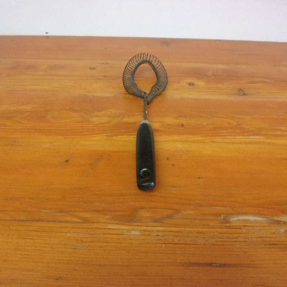 Antique Wire Whisk Egg Beater with Black Wood Handle – Ma and Pa's Attic