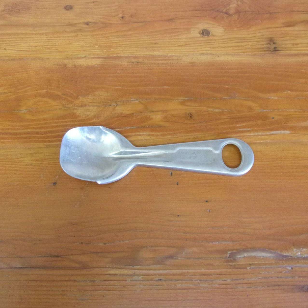 https://maandpasattic.com/cdn/shop/products/vintage-advertising-shortening-and-ice-cream-spoon-promotional-giveaway-kitchen-tool-kitchen-gadget-ma-and-pas-attic-31388404_1024x1024@2x.jpg?v=1660854550