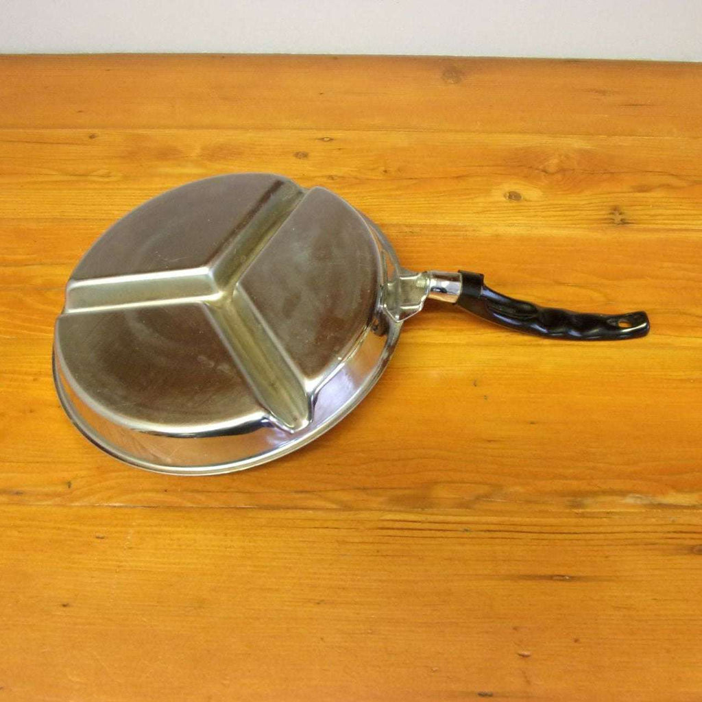 https://maandpasattic.com/cdn/shop/products/vintage-everedy-divided-frying-pan-breakfast-skillet-vintage-cookware-10-inch-ma-and-pas-attic-31478266_1024x1024.jpg?v=1663619767