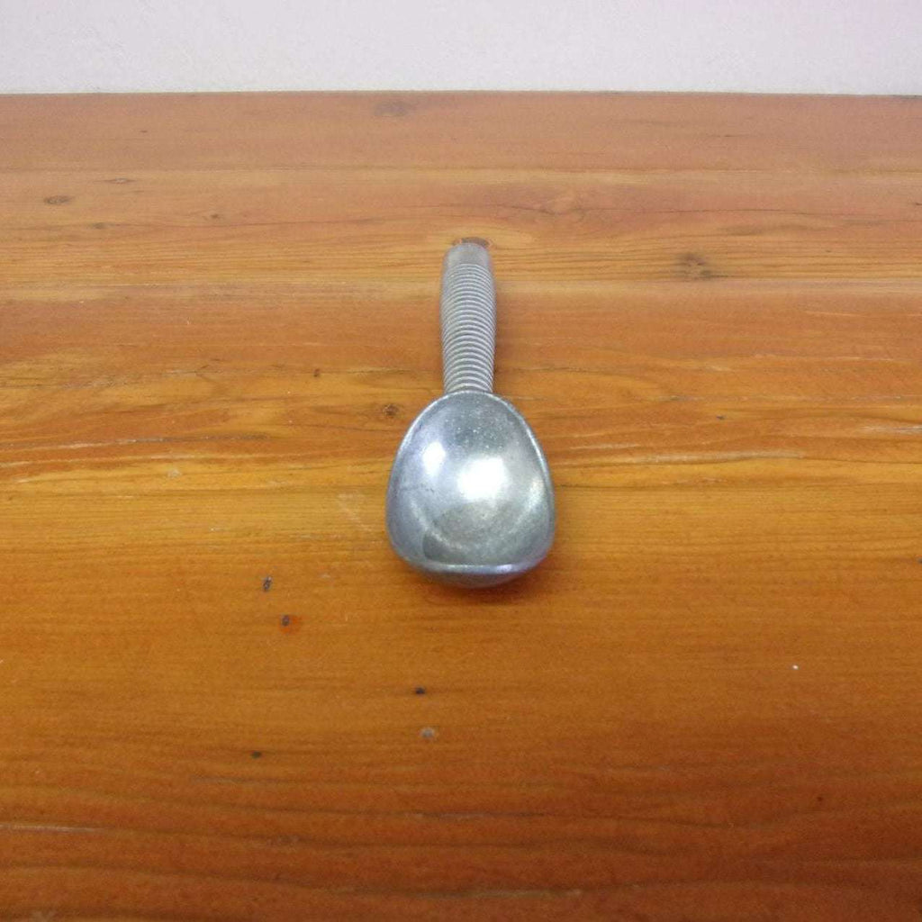 https://maandpasattic.com/cdn/shop/products/vintage-ice-cream-scoop-with-ribbed-handle-kitchen-tool-kitchen-gadget-metal-scoops-ma-and-pas-attic-31901217_1024x1024.jpg?v=1673649993