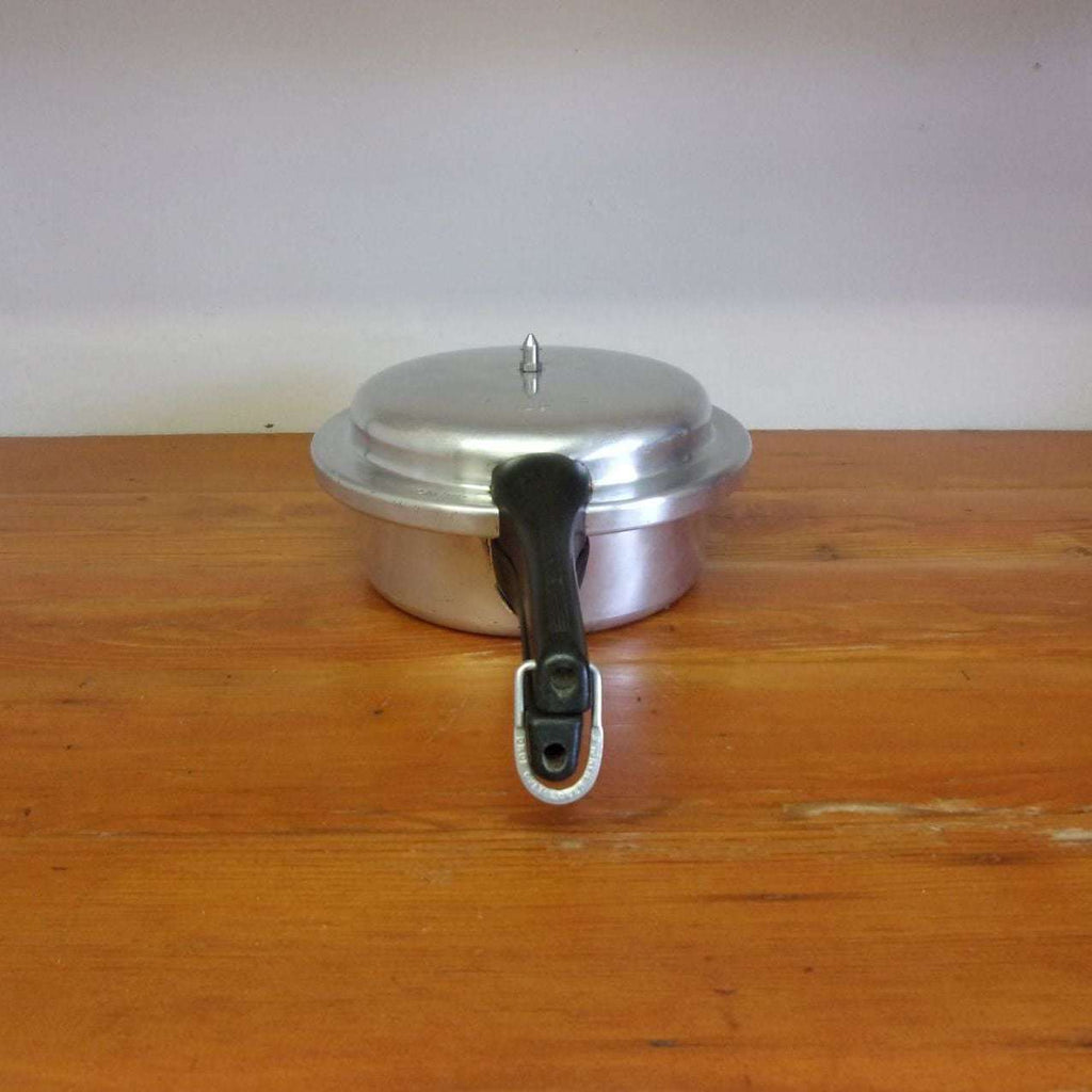https://maandpasattic.com/cdn/shop/products/vintage-mirro-matic-pressure-cooker-2-12-quart-aluminum-cookware-ma-and-pas-attic-31938821_1024x1024.jpg?v=1675459630