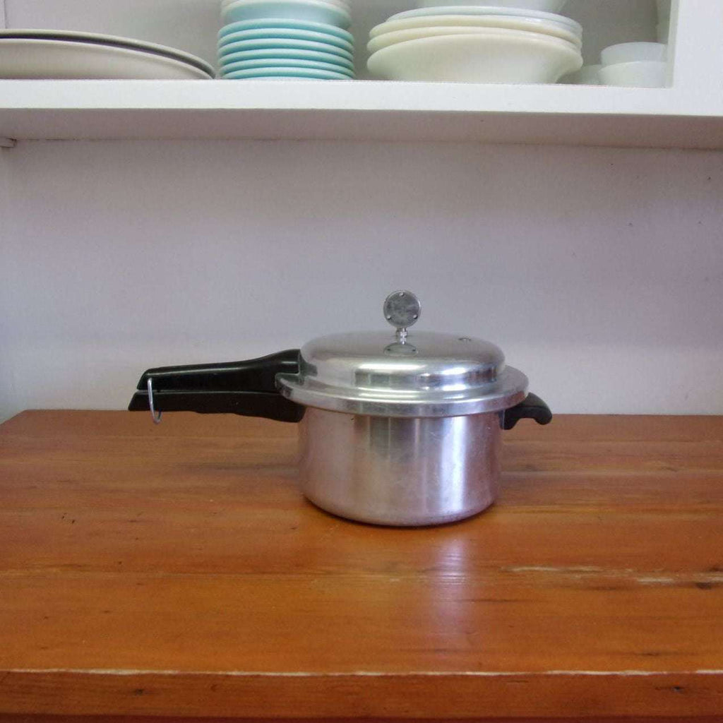 vintage 4 quart Mirro-matic pressure cooker, heavy aluminum jiggle