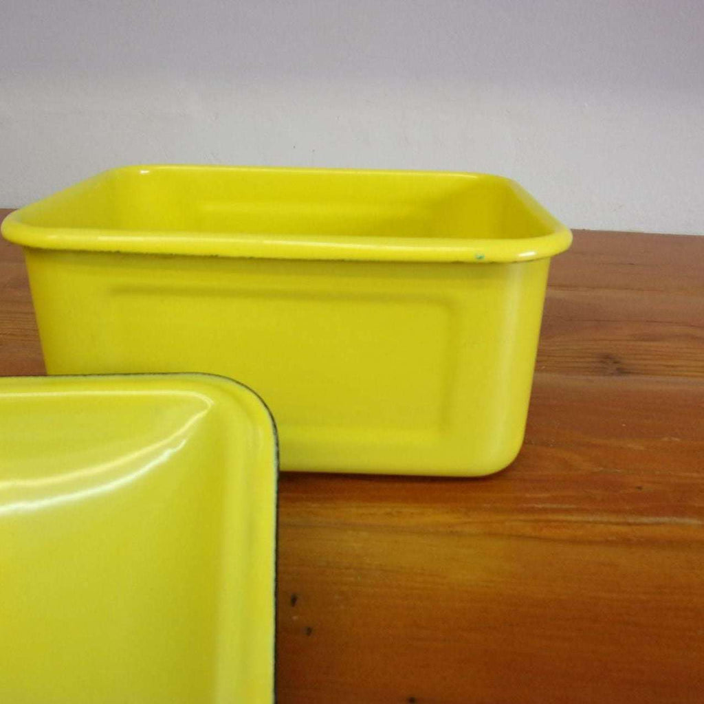 https://maandpasattic.com/cdn/shop/products/vintage-yellow-enamelware-storage-container-with-lid-dishes-kitchen-decor-metal-ma-and-pas-attic-31746759_1024x1024.jpg?v=1667606775